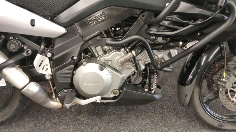 SUZUKI DL1000 ** MOT AUGUST 2026 - FULL LUGGAGE - ENGINE BARS **