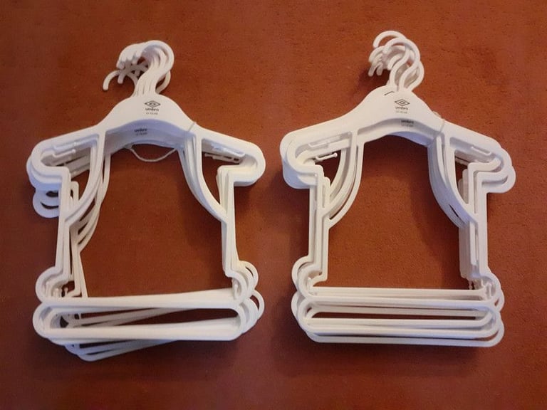 image for 29 Umbro Children's Cloth Hangers 18-24 months
