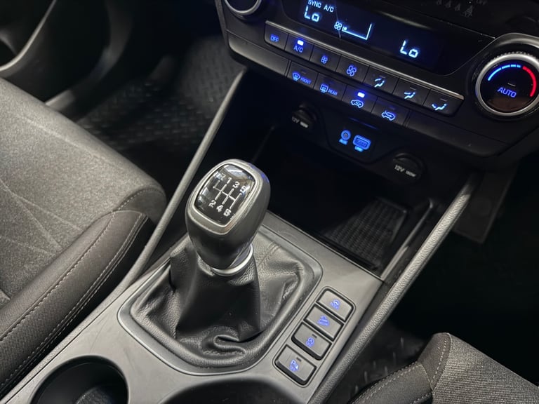 2018 68 HYUNDAI TUCSON 1.6 SE NAV CRDI 2WD MANUAL DIESEL WHITE EURO 6