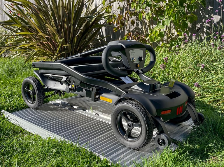 Pride GoGo MG2 Ultra Light FOLDING MOBILITY SCOOTER 14.7KG AIRLINE SAFE was £2495