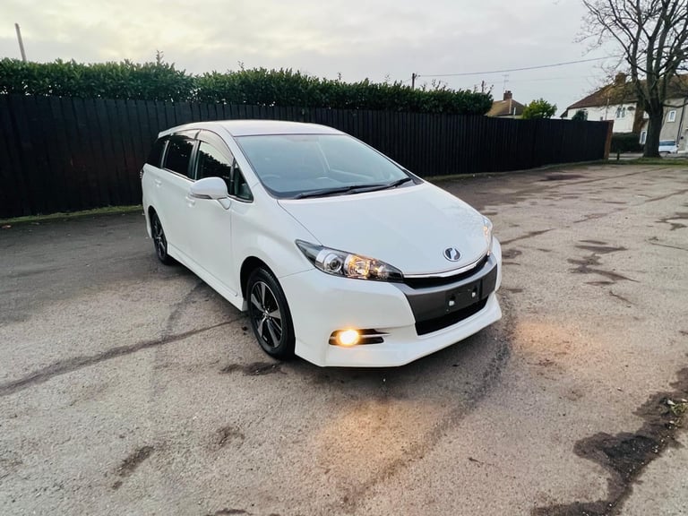 Toyota wish 2013 7 seats white petrol atomatic ulez 1.8
