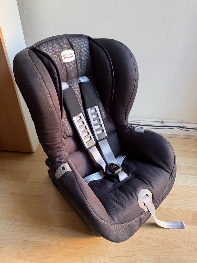image for Britax Romer Duo Plus Child Isofix Car Seat (9-18kg)(9m-4y) Black