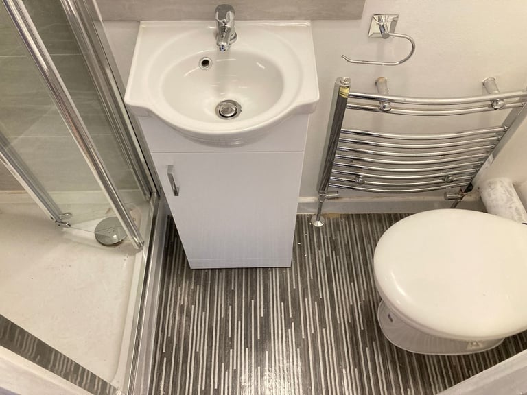 IncludesBills Converted 1st Studio Shower OpenBedRoomKitchenDineSit Garden VeryNearRailBusTubeShops