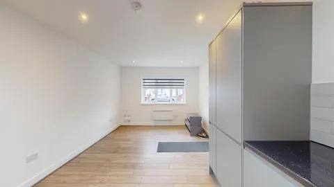 Studio Flat to let in Greenford