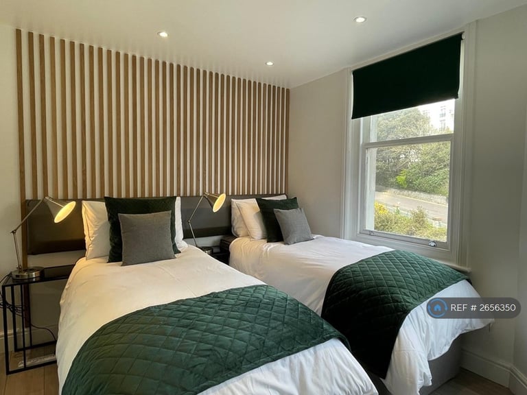 2 bedroom flat in Hinton Road, Bournemouth, BH1 (2 bed) (#2656350)