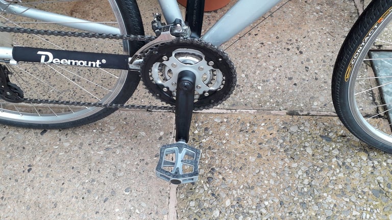Here I have for sale a Mongoose hybrid ladies bike in Medium size in Excellent Condition