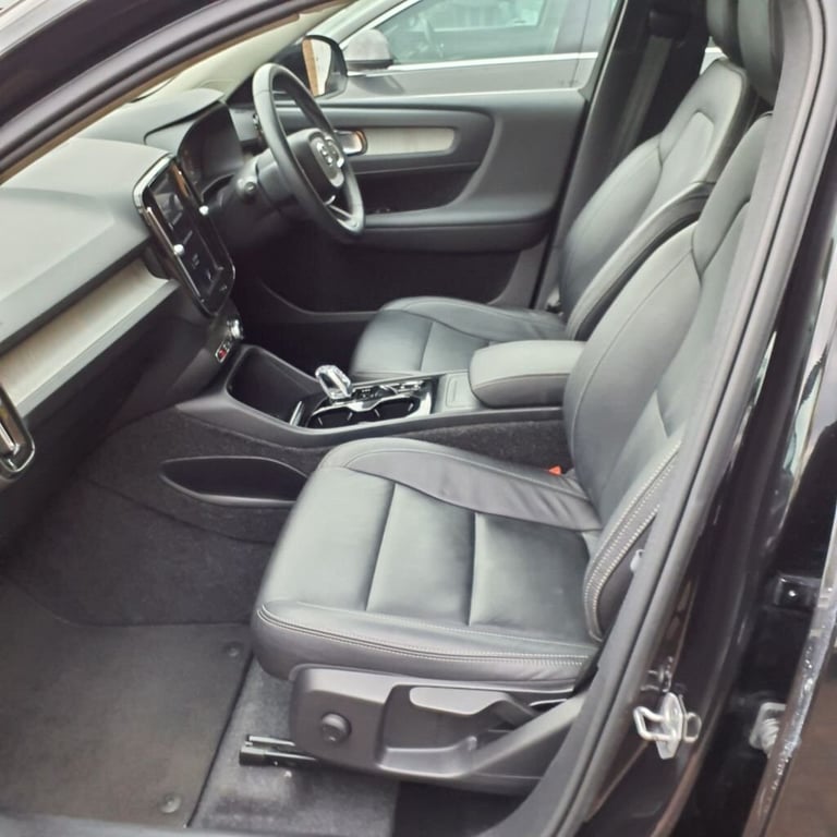 2020 70 VOLVO XC40 2.0 B4 INSCRIPTION MHEV 5D 195 BHP