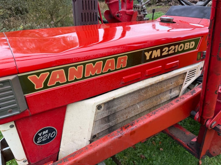 YANMAR YM2210BD 4WD TRACTOR WITH FRONT LOADER/ BUCKET ** WATCH VIDEO *** 22HP ** 1032 Hours