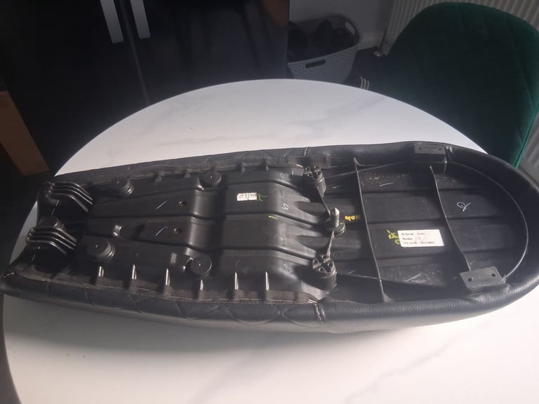 Royal Enfield Interceptor seat