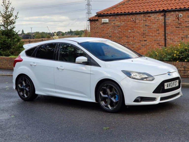 image for 2013 Ford Focus 2.0T ST-2 5dr HATCHBACK Petrol Manual