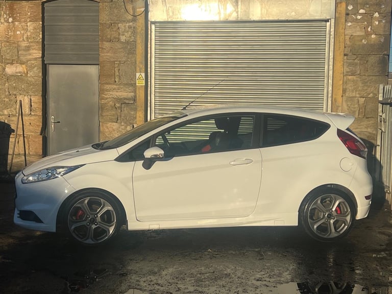 2017 Ford Fiesta 1.6T EcoBoost ST-2 Euro 6 3dr Hatchback Petrol Manual