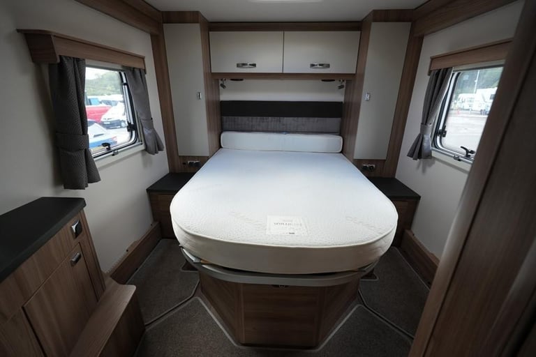 Swift Kon-Tiki Sport 599 FIAT 4 BERTH 2 TRAVEL SEAT MOTORHOME