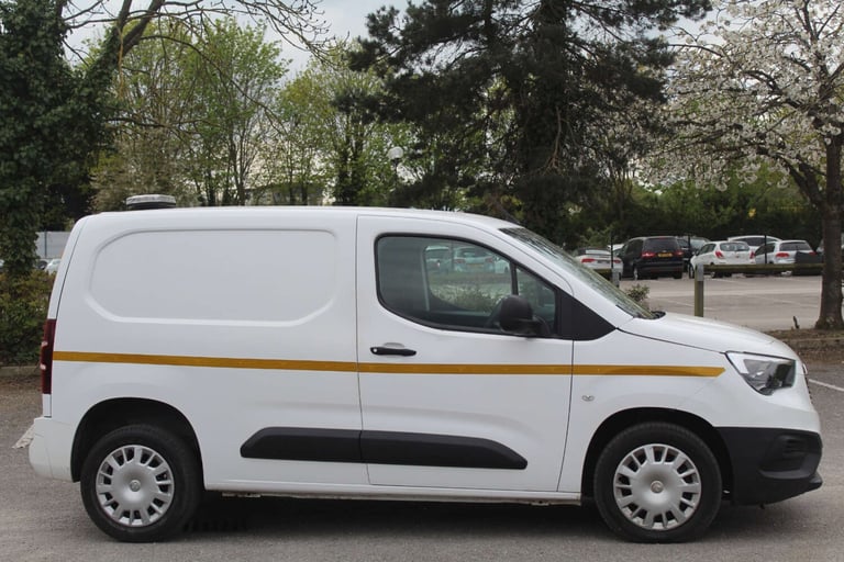2020 Vauxhall Combo 2300 1.5 Turbo D 100ps H1 Sportive Van PANEL VAN DIESEL Manual