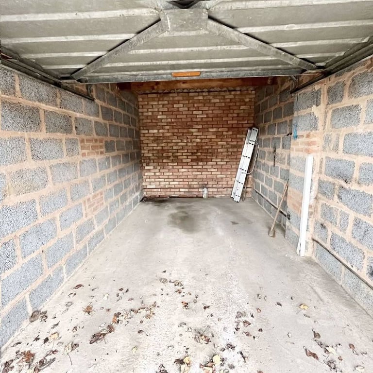 Garage for Rent – Stourbridge / Merry Hill – Secure 