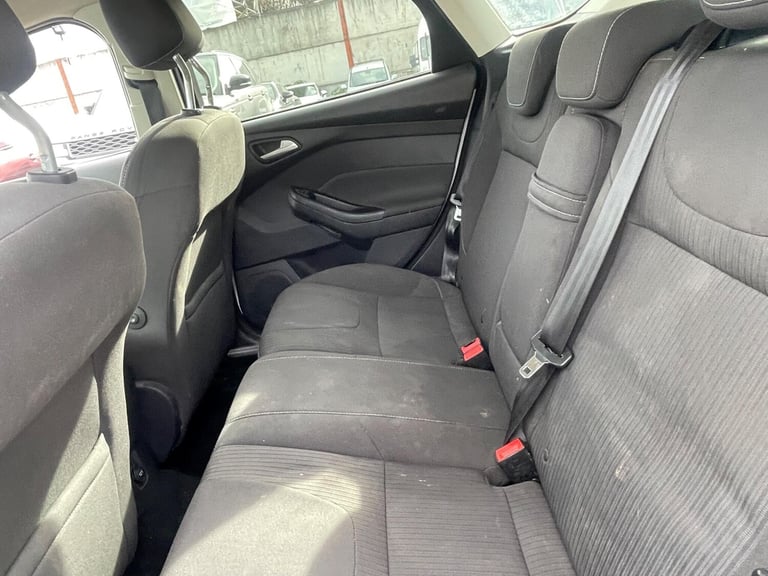 2011 Ford Focus 1.6 Titanium Euro 5 5dr HATCHBACK Petrol Manual
