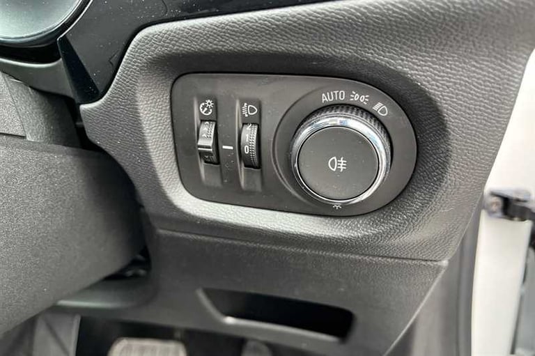 2025 Vauxhall Corsa 50kWh Yes Hatchback 5dr Electric Auto (136 ps) Hatchback Electric Automatic