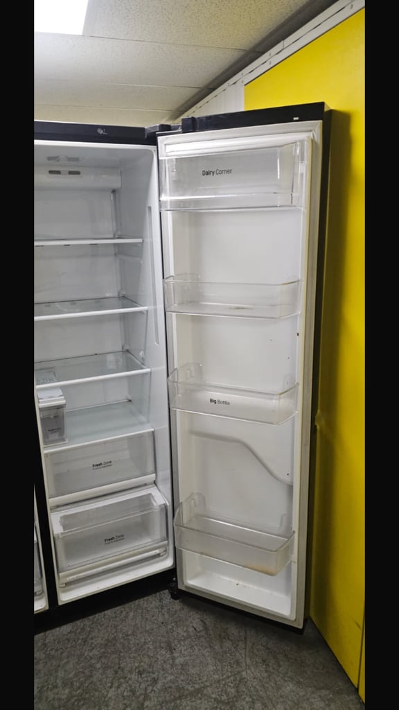 LG black American fridge freezer. In excellent working condition. At very reasonable price. 