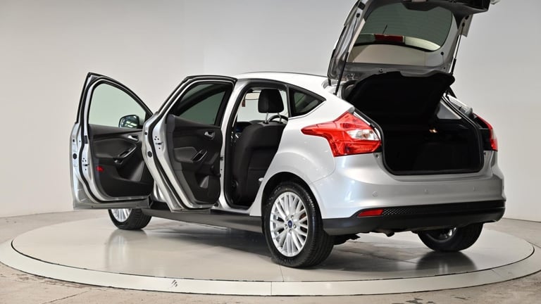 2014 Ford Focus 1.6 TDCi Zetec Euro 5 (s/s) 5dr HATCHBACK Diesel Manual