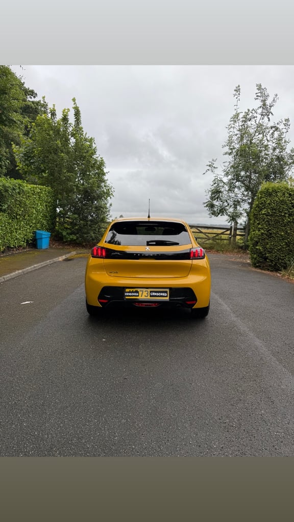 Peugeot 208 Allure Premium + 2023