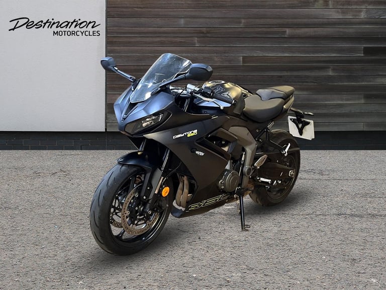 2025 Triumph Daytona 660 PREMIUM TWIN COLOUR Petrol black 6 Speed