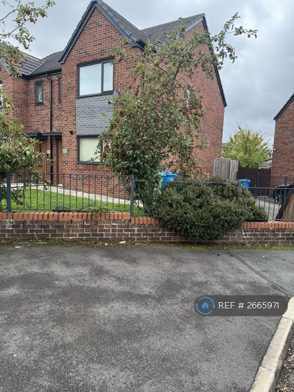 3 bedroom house in Ashover Avenue, Manchester, M12 (3 bed) (#2665971)