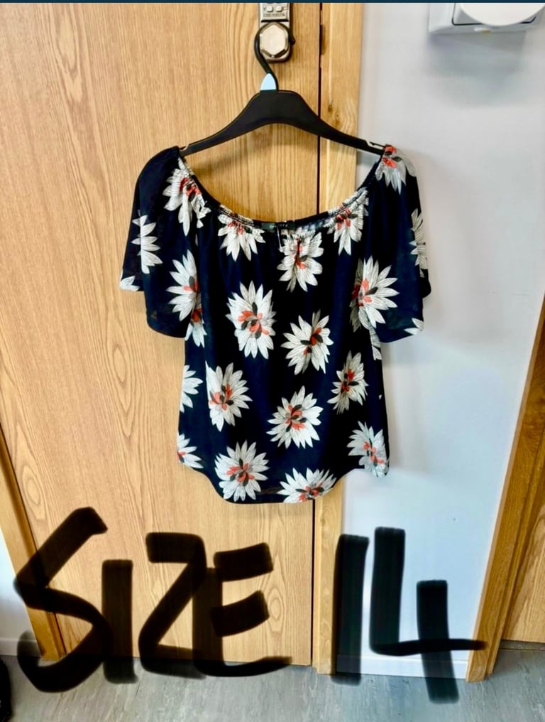 Women’s Clothing Size 14