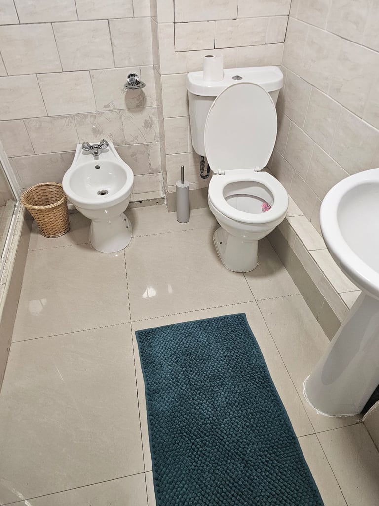 Double Room (only £200 deposit)