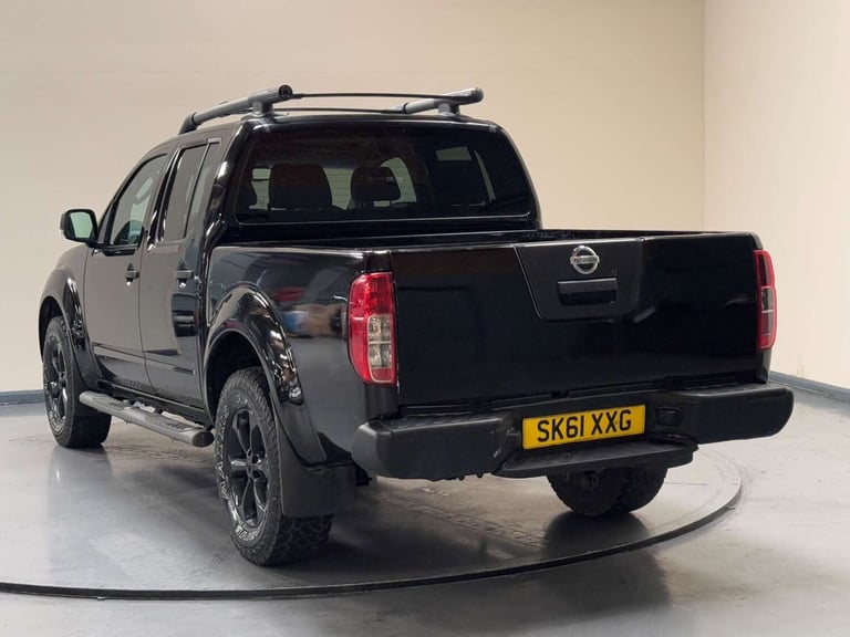 2011 Nissan Navara Double Cab Pick Up Tekna 2.5dCi 190 4WD PICK UP DIESEL Manual