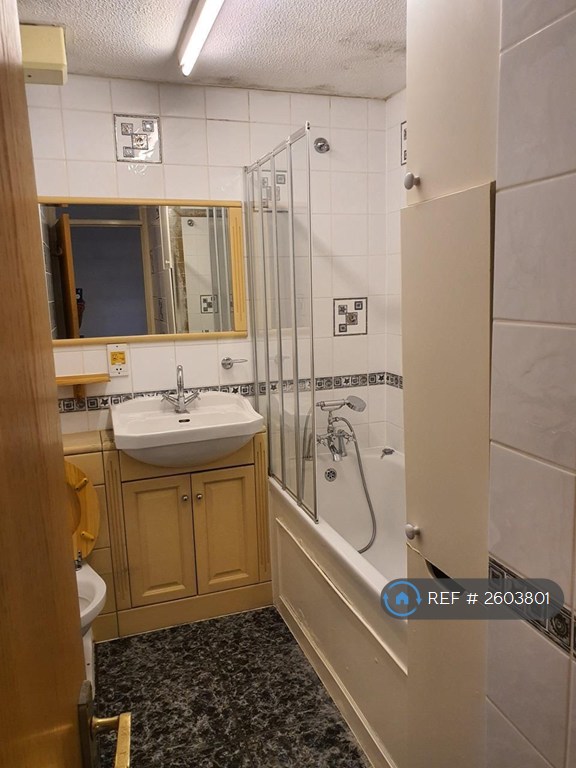 3 bedroom house in Smith Close, London, SE16 (3 bed) (#2603801)
