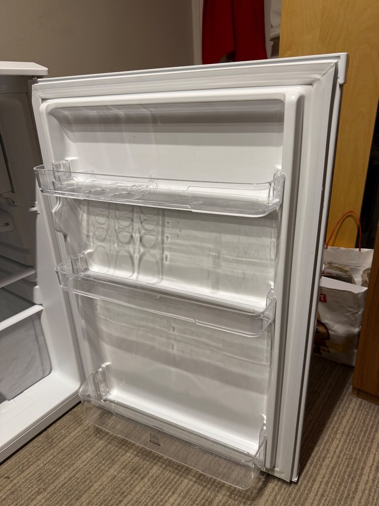 Currys Essentials Undercounter Fridge