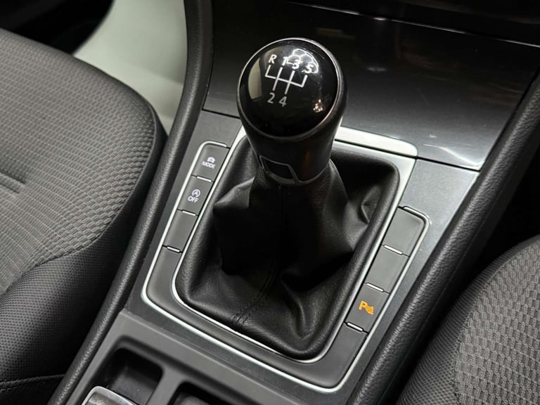 2017 Volkswagen Golf 1.6 TDI BlueMotion Tech SE Nav Euro 6 (s/s) 5dr Hatchback Diesel Manual