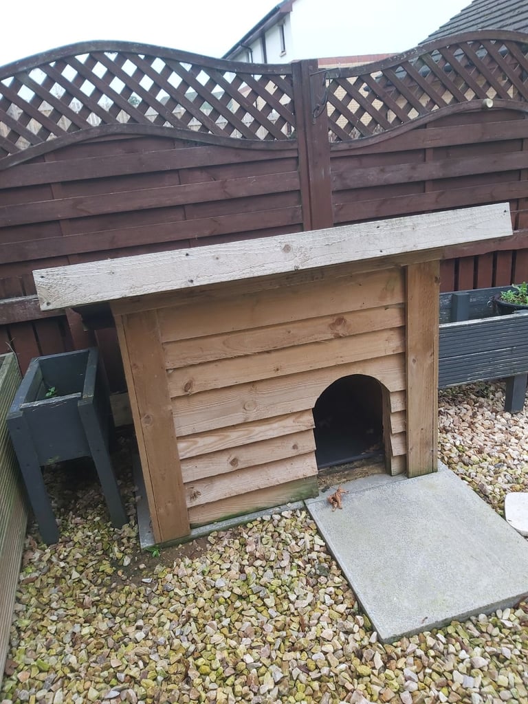Fully insulated dog kennel