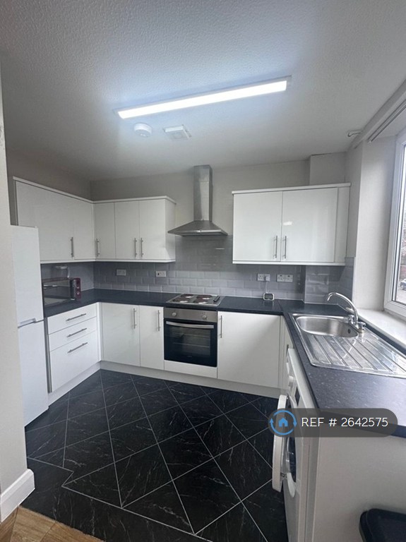 2 bedroom flat in Gladstone Court, Liverpool, L8 (2 bed) (#2642575)
