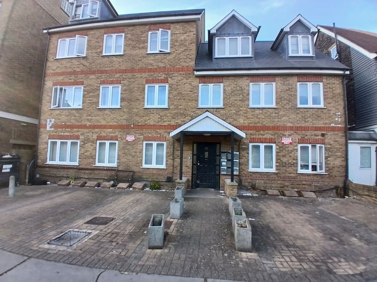 Ground Floor Double Room With ALL BILLS INCLUDED Next to Norbury Station