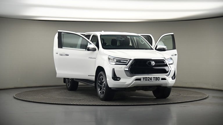 2024 Toyota Hilux 2.8 D-4D Invincible Pickup Double Cab 4dr Diesel Auto 4WD Euro 6 (s/s) (204 Pic...