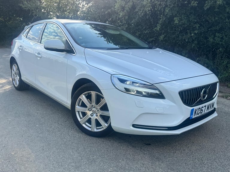 image for 2018 Volvo V40 2.0 D3 Inscription Auto Euro 6 (s/s) 5dr HATCHBACK Diesel Automatic