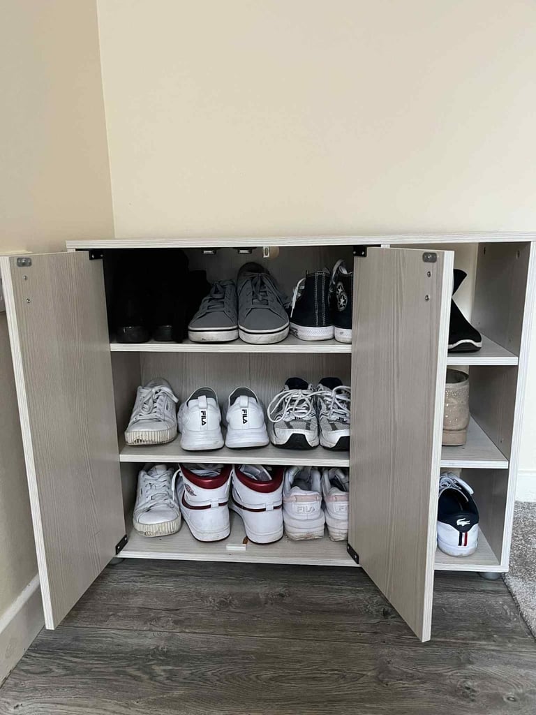 Shoe cabinet 