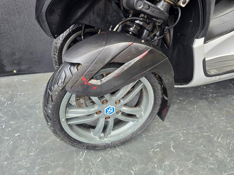PIAGGIO MP3 300 YOURBAN LT PROJECT BIKE HPI CLEAR