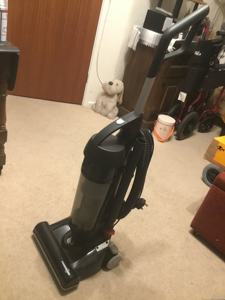 Upright bagless vacuum cleaner *new* 