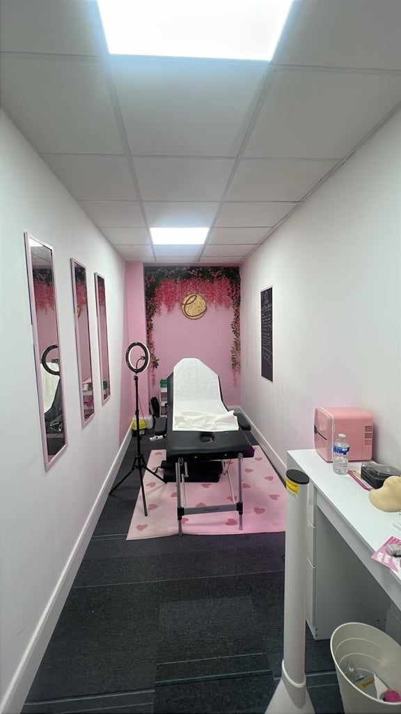 Beauty Aesthetics Massage Room Available 27th DECEMBER 2026 HAMMERSMITH £500 per month
