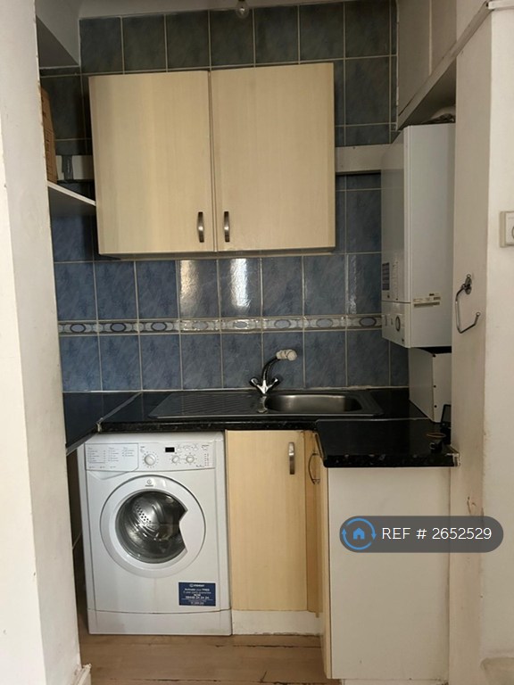 2 bedroom house in Turnpike Lane, Haringey, N8 (2 bed) (#2652529)
