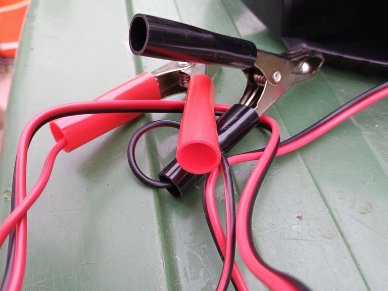 Halfords Car battery Charger (up to 2 litre)
