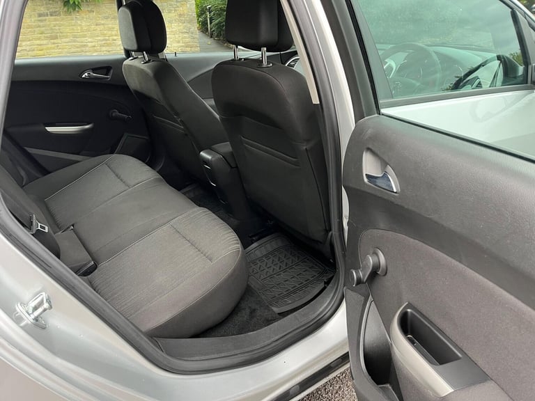 2010 Vauxhall Astra 1.4 16v Exclusiv Euro 5 5dr HATCHBACK Petrol Manual