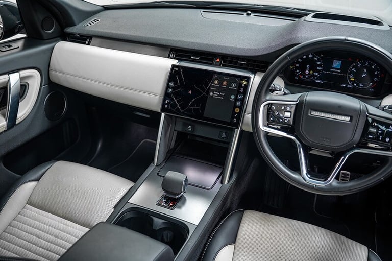 2024 Land Rover Discovery Sport P300e Dynamic HSE SUV HYBRID Automatic
