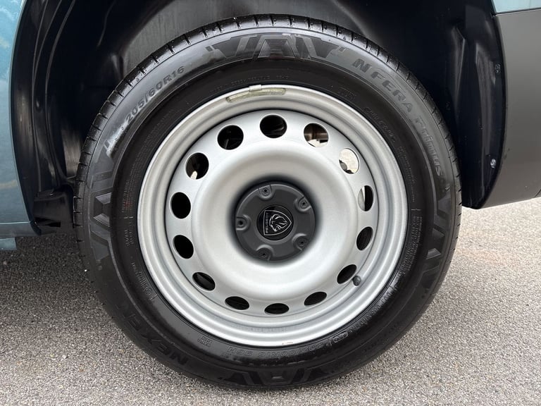 2025 Peugeot Partner 1.5 BlueHDi 100 Professional Van Van Diesel Manual