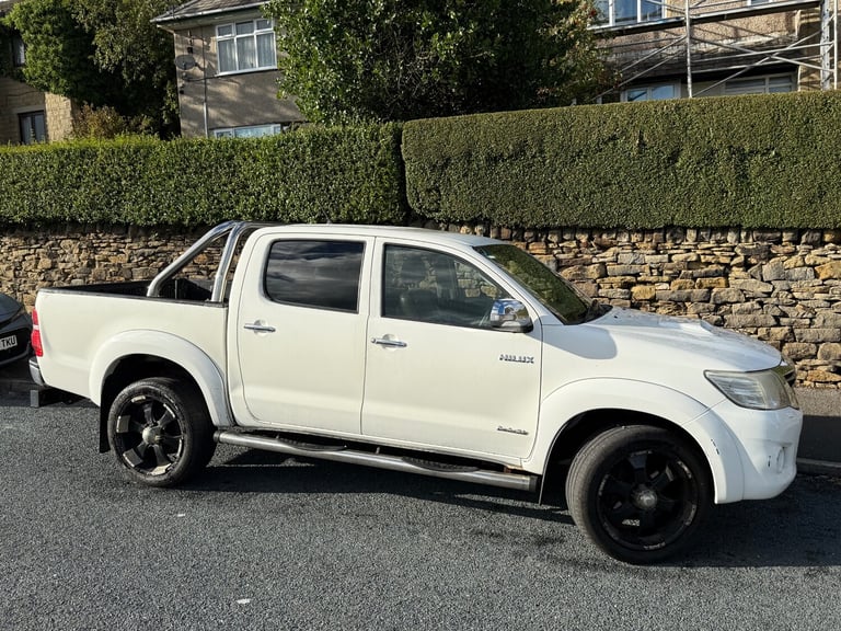 2012 TOYOTA HILUX INVINCIBLE DOUBLE CAB D/C 3.0 D4-D AUTO 4X4 WHITE 
