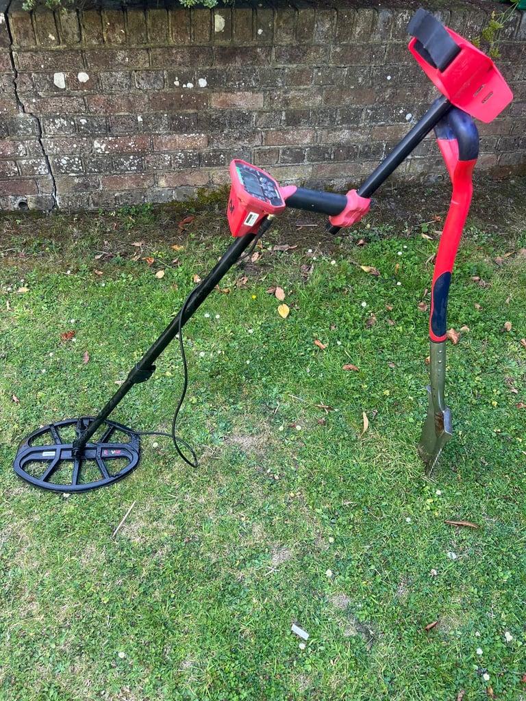 image for Metal detector vanquish 540 