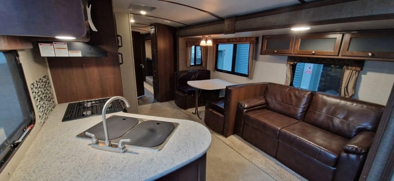 2016 Keystone Premier Bullet 31BHPR 2 Bedroom American Caravan 5th Wheel RV