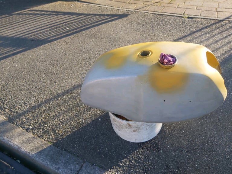 Triumph t140 silver jubilee fuel tank 