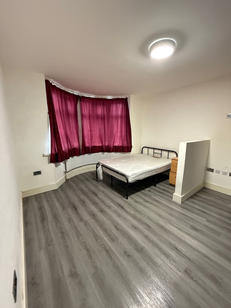 image for BEAUTIFUL ENSUITE DOUBLE ROOM  FOR RENT IN HOUSNLOW CENTRAL